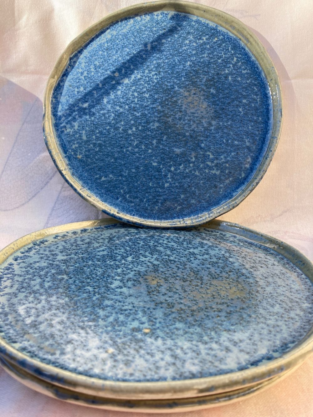 Assiettes Chantemerle, en grès émaillé , 26 cm diamètre